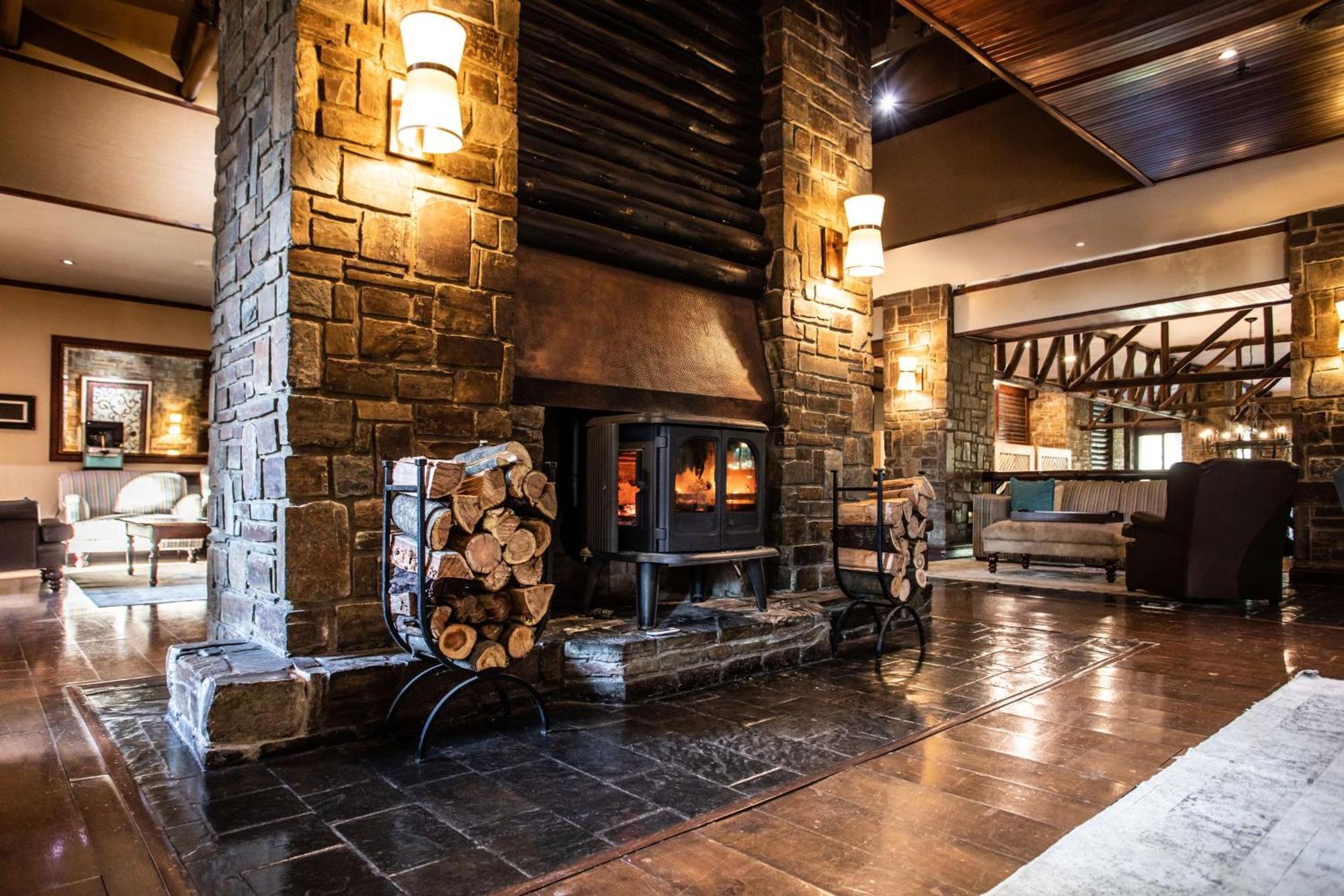 Drakensberg Sun Resort Cathkin Park Bagian luar foto